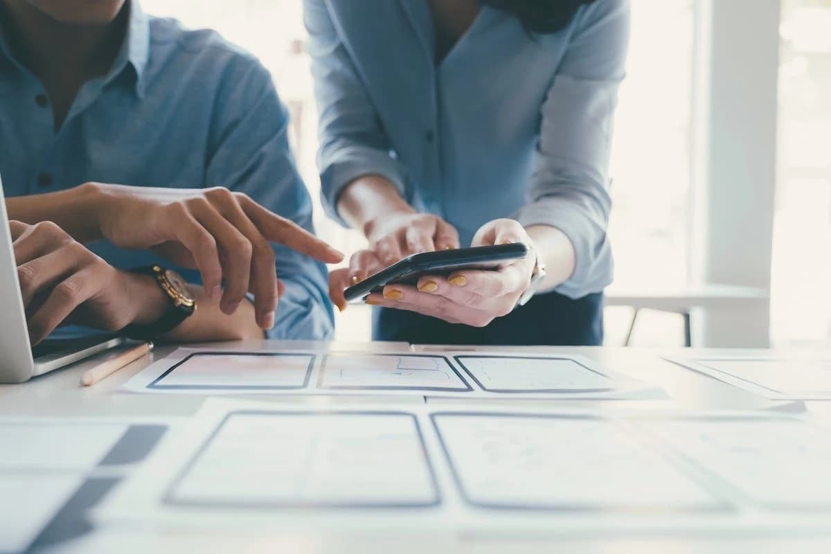 E-commerce for business and customers